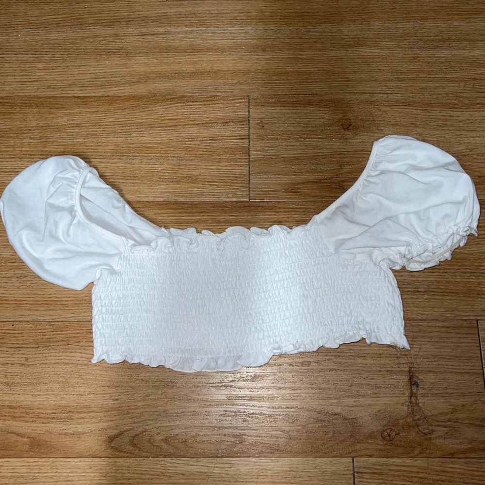 Puffed sleeves white LF crop top! Size small - never worn!